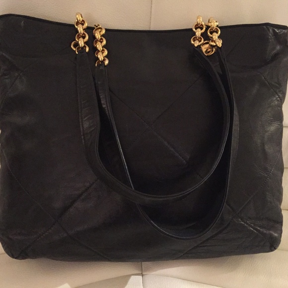 “AUTHENTIC” SALVATORE FERRAGAMO QUILTING BAG - Picture 7 of 8